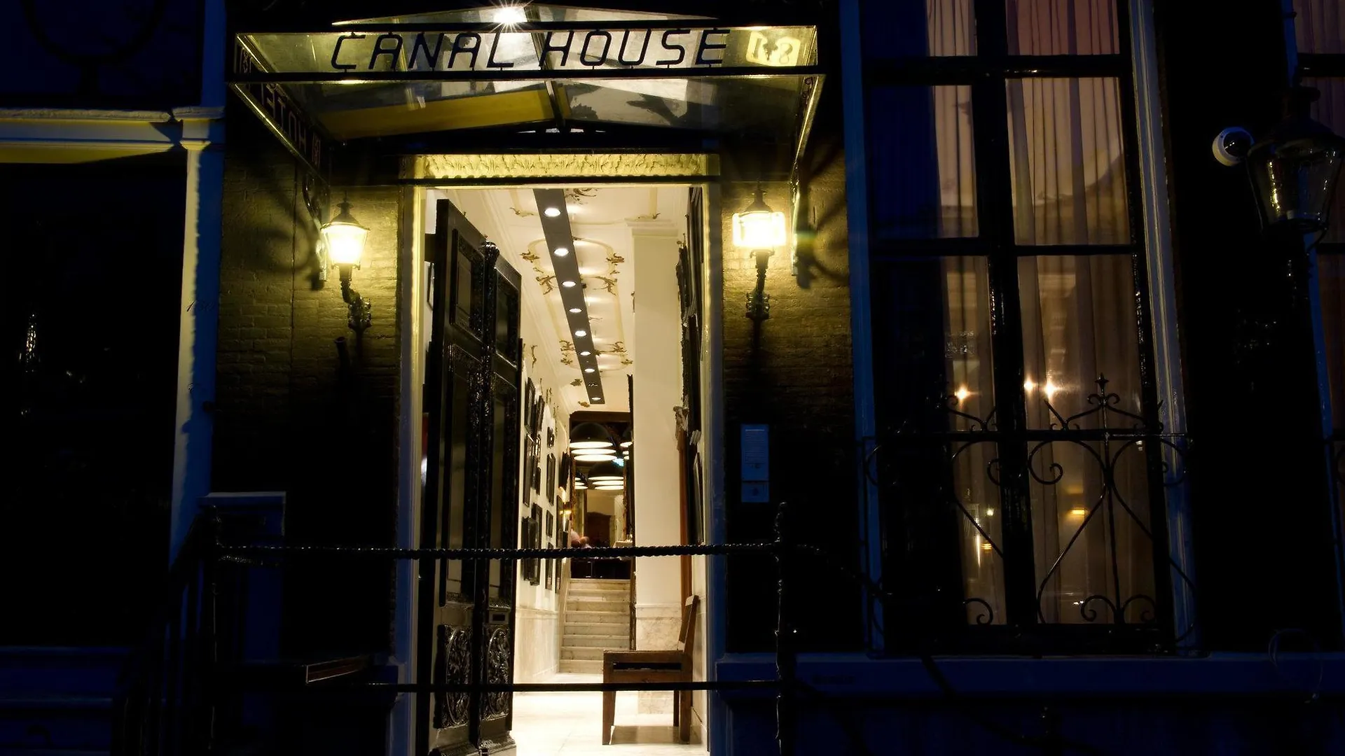 Canal House Amsterdam 4*,